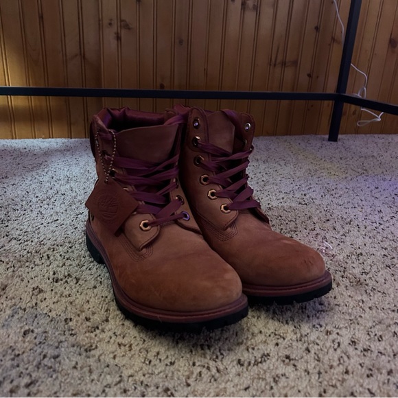 Timberland boots Women’s size 7 Burgundy/Maroon velvet with Ribbon laces. - Picture 2 of 5